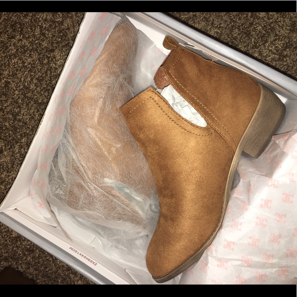 Brown booties/ ankle boots